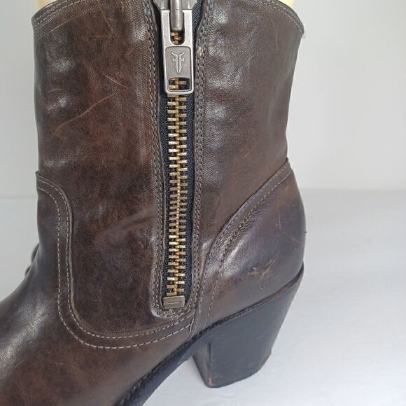 Frye Women's Leslie size 7,5 B Brown Leather Ankle Side Zip Booties Boots - Picture 2 of 15